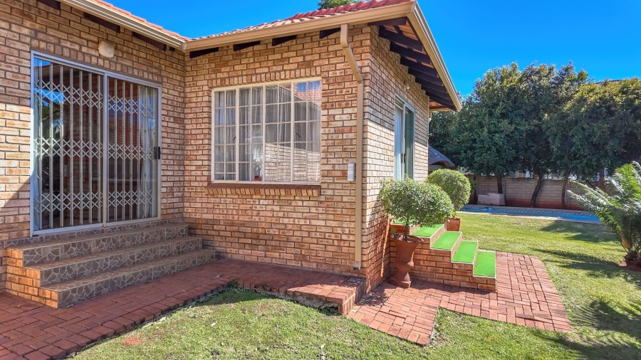 3 Bedroom Property for Sale in Safari Gardens North West